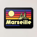 Sticker Marseille Adventure – illustration rétro Notre-Dame de la Garde Sump's Studio